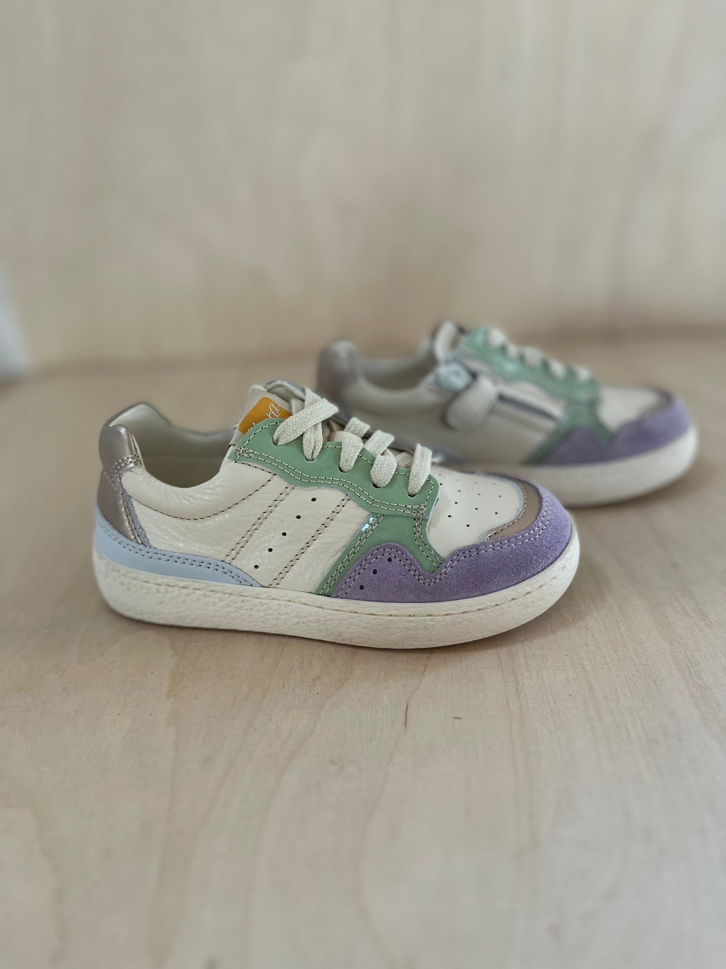 sneaker puck - milk green lila