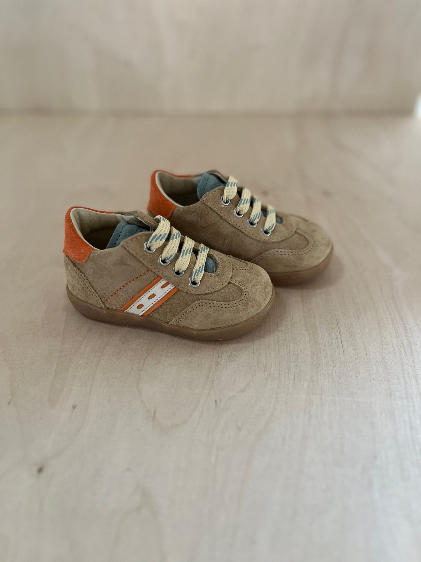 sneaker saleo - sand orange