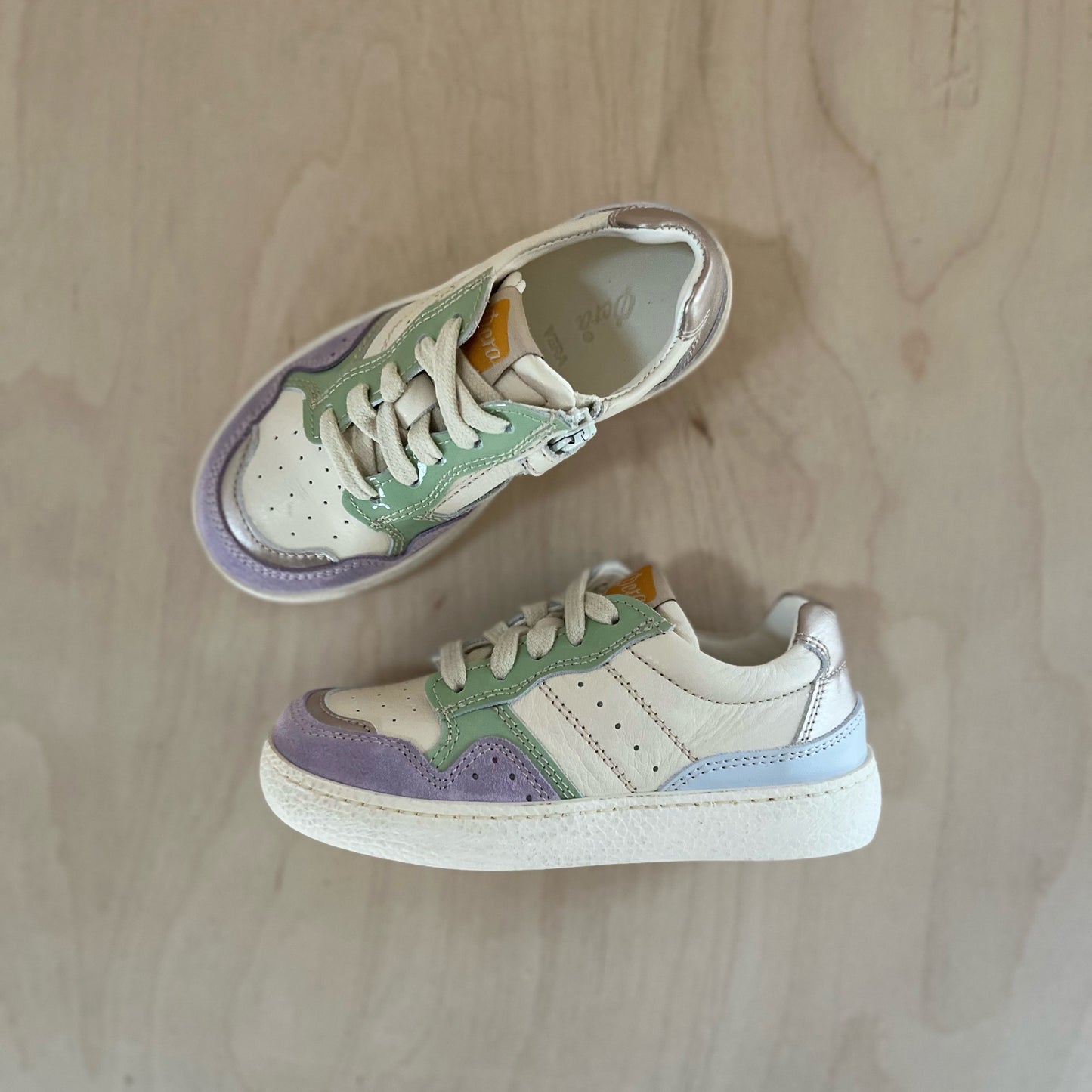 sneaker puck - milk green lila