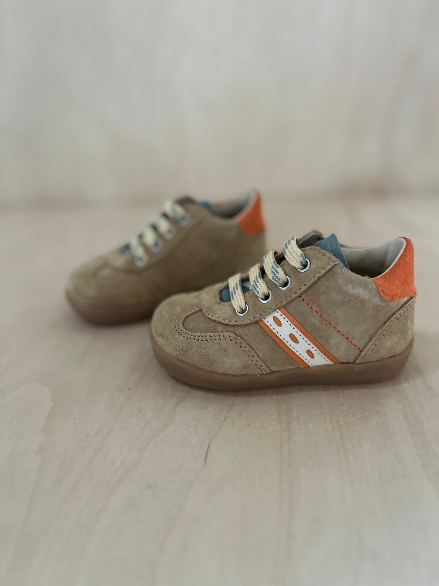 sneaker saleo - sand orange