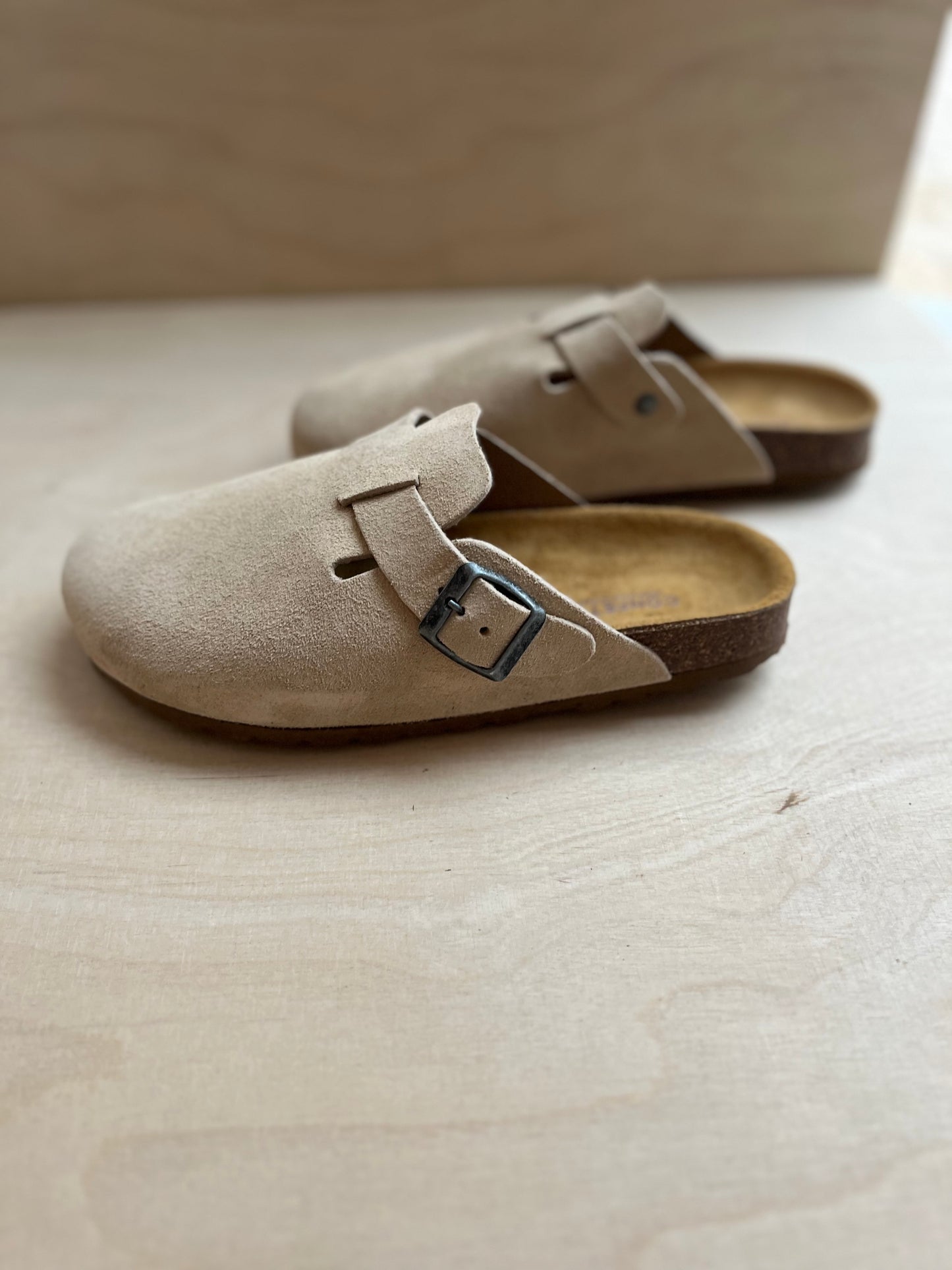 clogs - suede beige