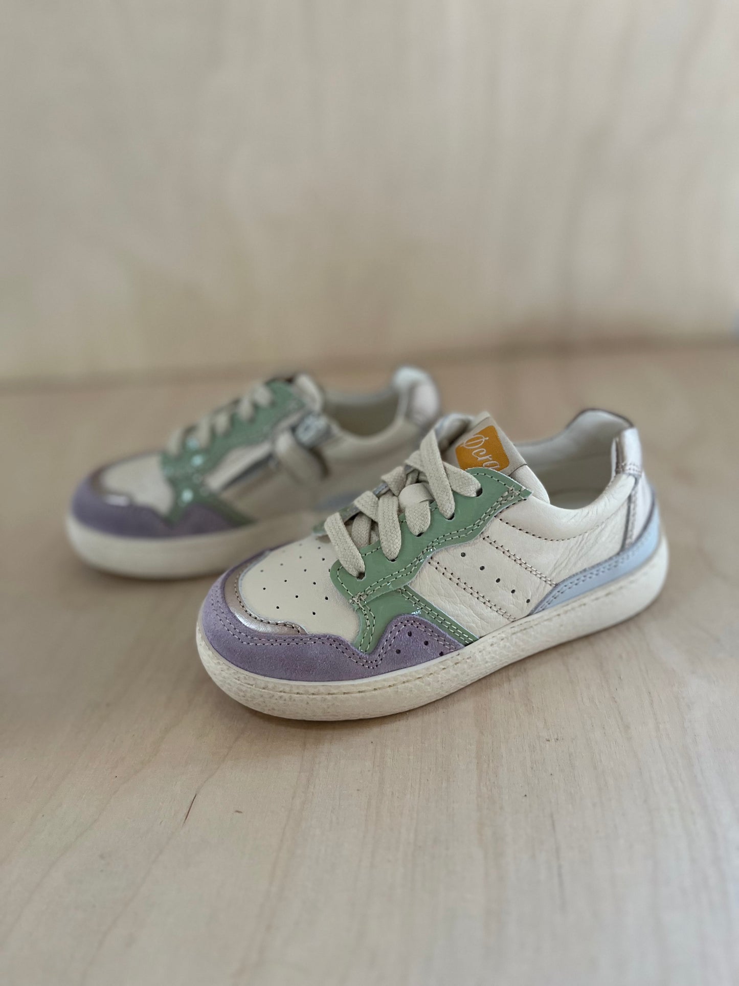 sneaker puck - milk green lila