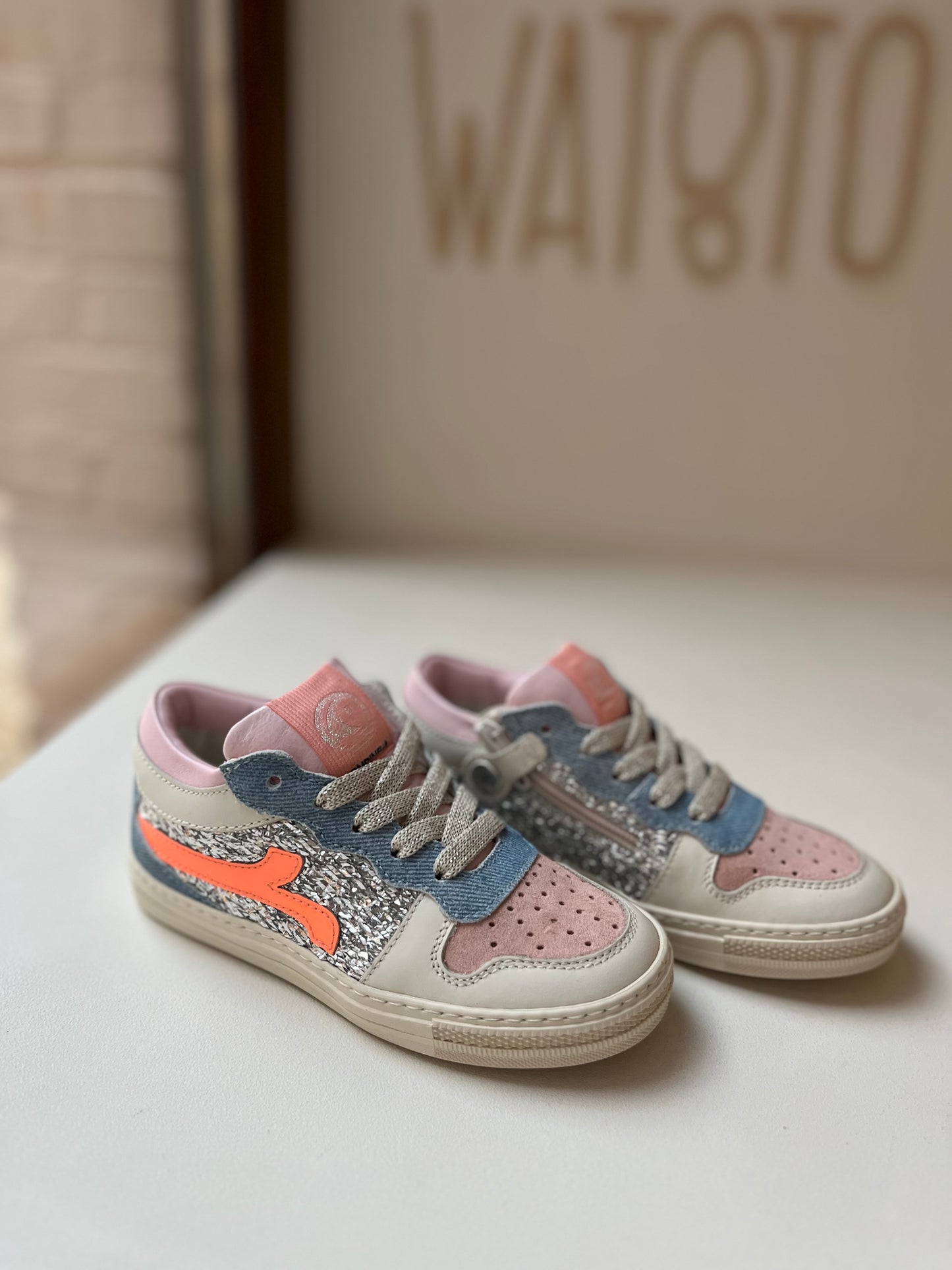 sneaker crème - glitter, oranje streep