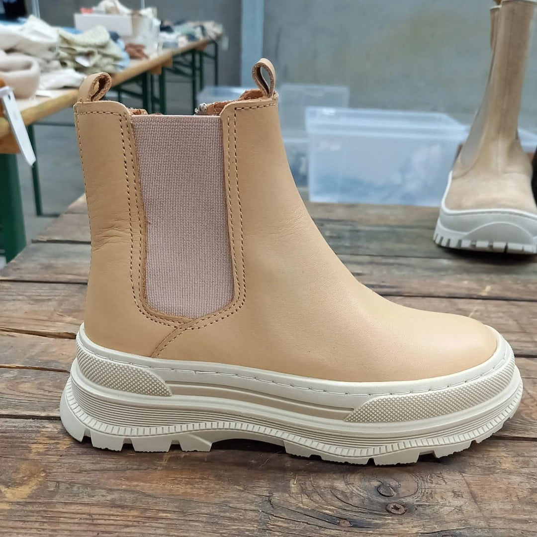 boot, beige met dikke zool