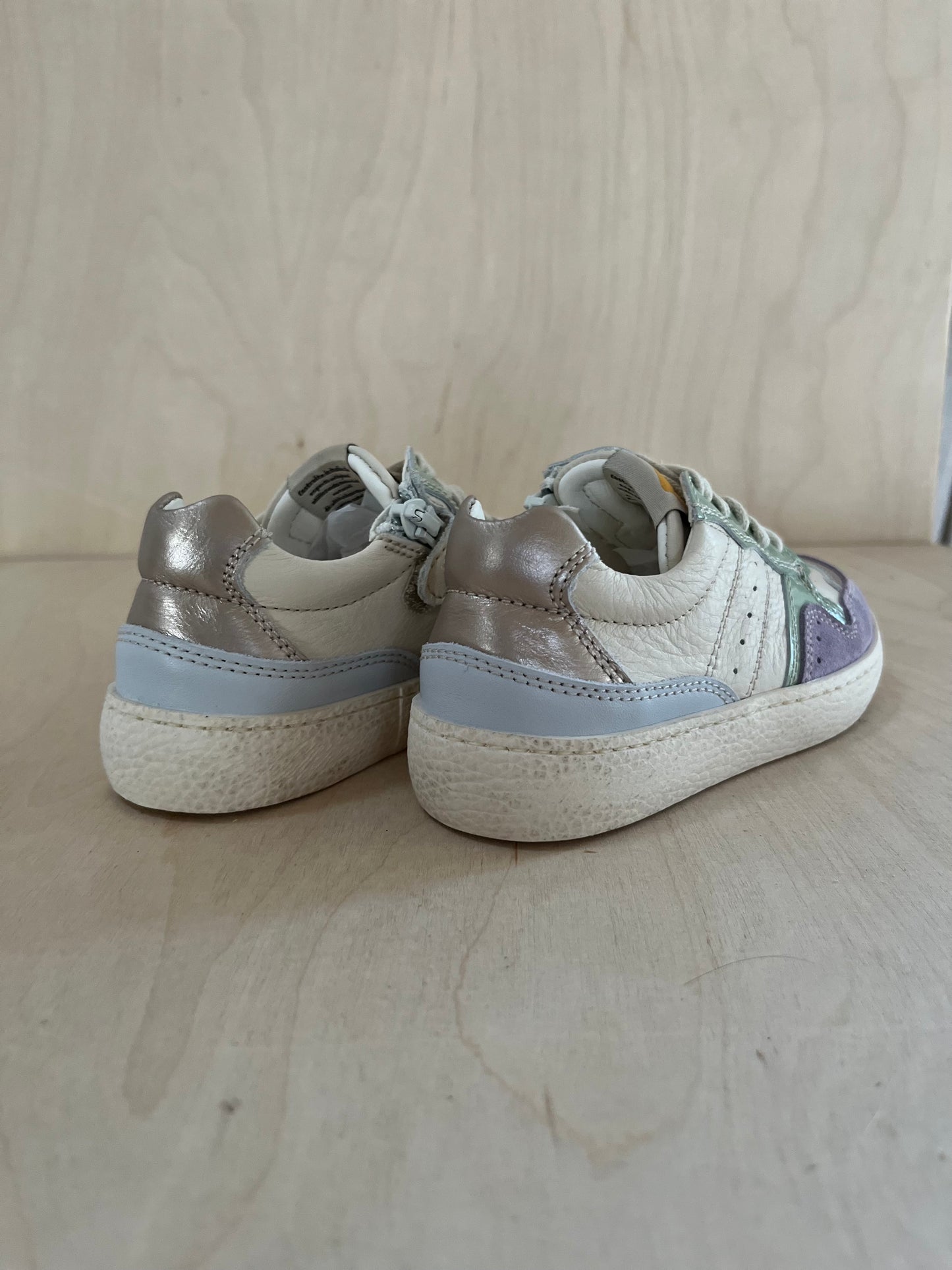 sneaker puck - milk green lila