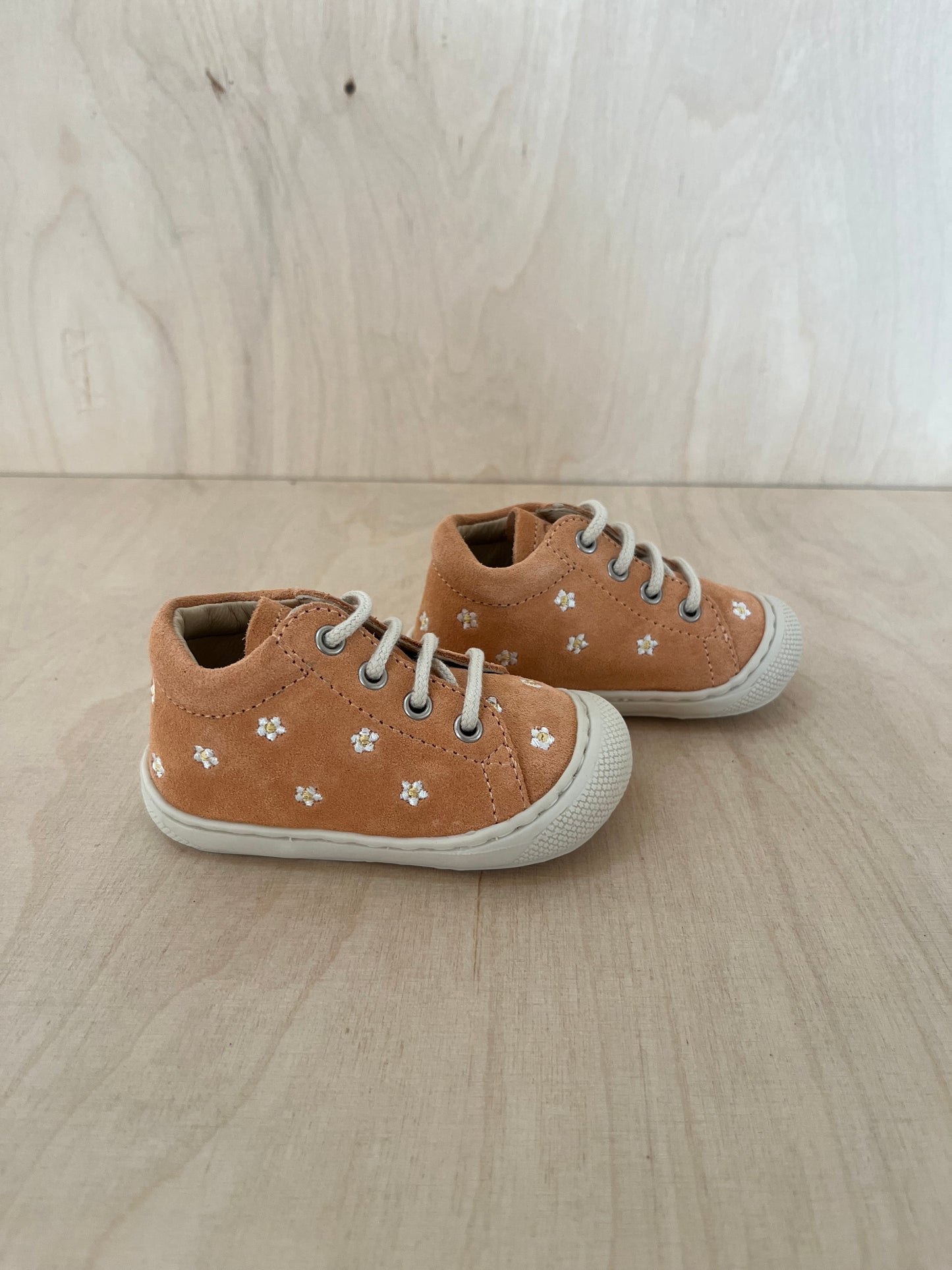 cocoon - daisies suede apricot