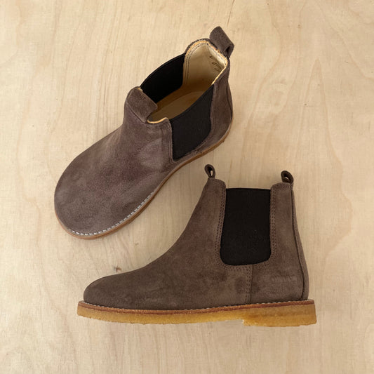 boot - dark taupe suede