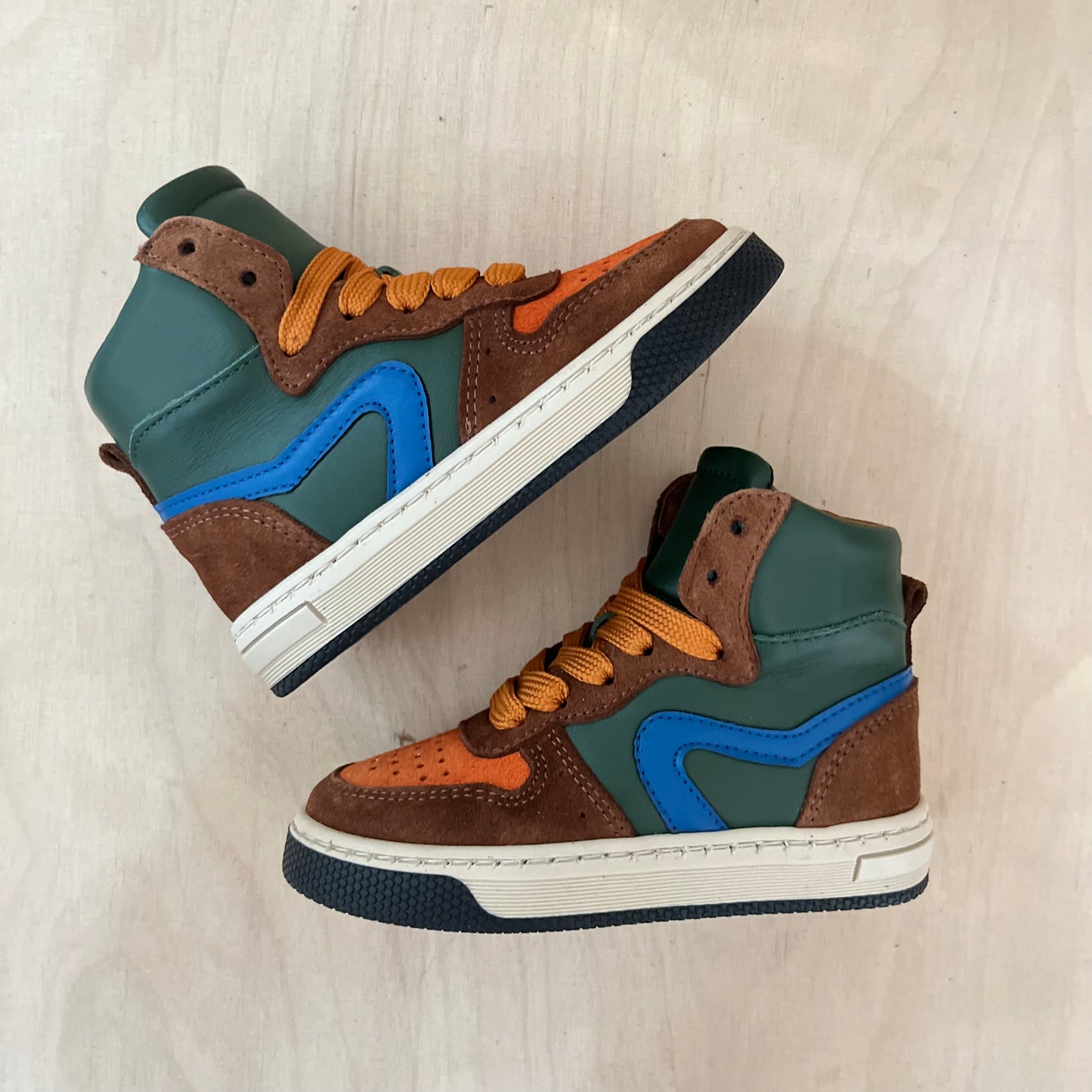 hightop sneaker - groen blauw bruin - oranje tip