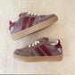 harry sneaker - taupe suede, bordeaux strepen